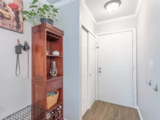 Photo #5: 22129032 Listing