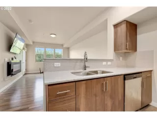 Photo #5: 22129253 Listing 