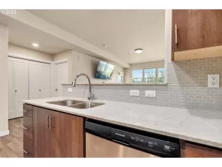 Photo #6: 22129253 Listing 