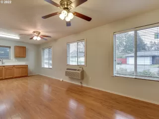 Photo #6: 22129810 Listing