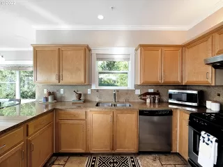 Photo #1: 22132130 Listing