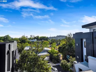 Photo #4: 22132130 Listing