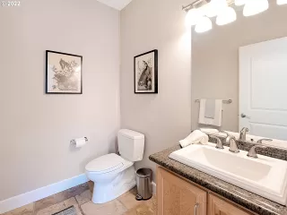 Photo #5: 22132130 Listing