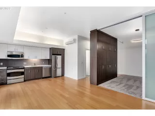 Photo #4: 22132554 Listing