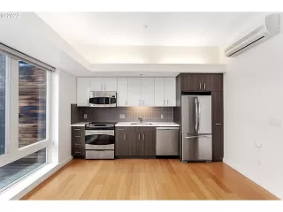 Photo #5: 22132554 Listing