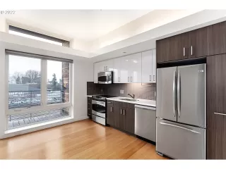 Photo #6: 22132554 Listing