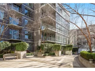 Photo #5: 22132695 Listing