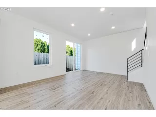 Photo #4: 22132848 Listing