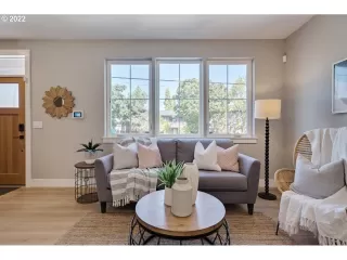 Photo #2: 22133402 Listing