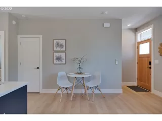 Photo #3: 22133402 Listing