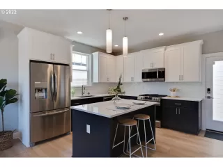 Photo #4: 22133402 Listing