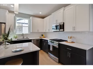 Photo #6: 22133402 Listing