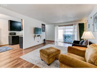 Photo #2: 22133645 Listing