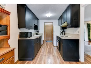 Photo #3: 22133645 Listing