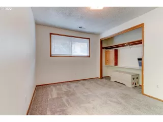 Photo #4: 22133645 Listing