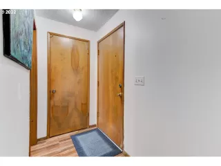 Photo #6: 22133645 Listing