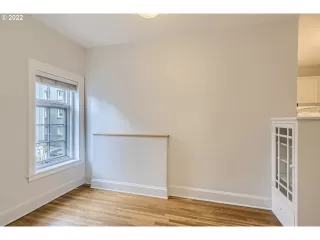 Photo #5: 22133831 Listing