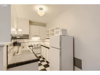 Photo #6: 22133831 Listing