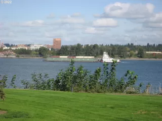 Photo #5: 22135358 Listing