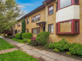 Photo #3: 22135408 Listing