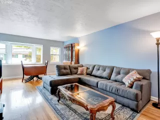 Photo #6: 22135408 Listing