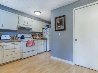 Photo #3: 22136910 Listing