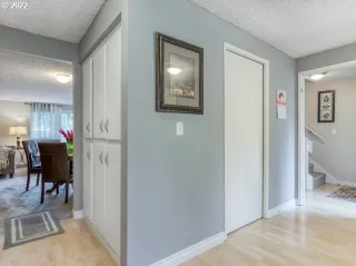 Photo #5: 22136910 Listing