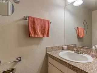 Photo #6: 22136910 Listing