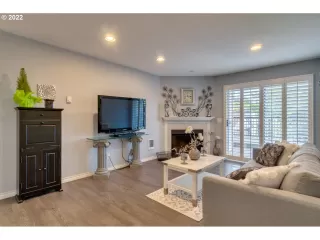 Photo #4: 22137050 Listing