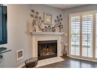 Photo #5: 22137050 Listing