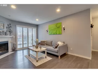 Photo #6: 22137050 Listing