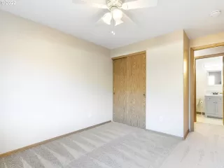 Photo #5: 22137083 Listing