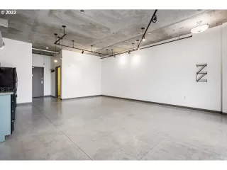 Photo #4: 22137436 Listing