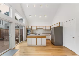 Photo #3: 22138305 Listing