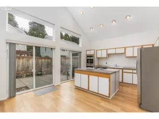 Photo #4: 22138305 Listing