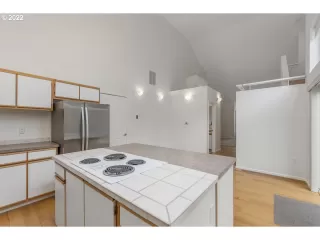 Photo #6: 22138305 Listing