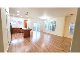 Photo #4: 22139338 Listing