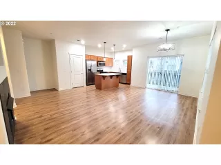 Photo #5: 22139338 Listing