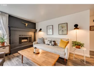 Photo #5: 22139798 Listing