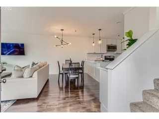 Photo #2: 22140498 Listing