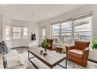 Photo #4: 22140498 Listing