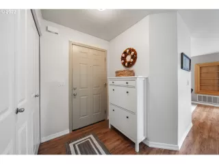 Photo #4: 22140507 Listing 