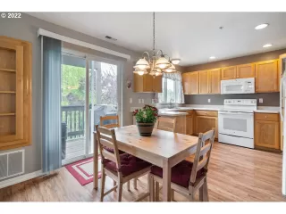 Photo #5: 22140507 Listing 