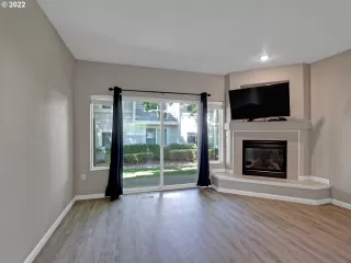 Photo #3: 22140776 Listing