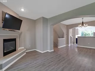 Photo #4: 22140776 Listing