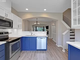 Photo #6: 22140776 Listing