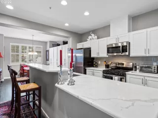 Photo #5: 22140809 Listing 