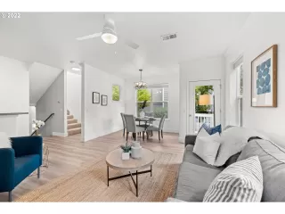 Photo #5: 22142123 Listing