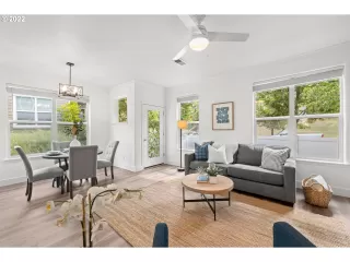 Photo #6: 22142123 Listing