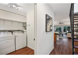 Photo #5: 22142749 Listing